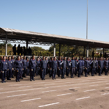 Atletas do CMSE se reúnem no pátio de formatura Sargento Mário Kozel Filho