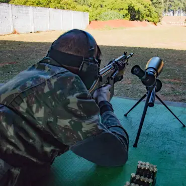 Comando Militar do Leste vence o tiro de fuzil masculino